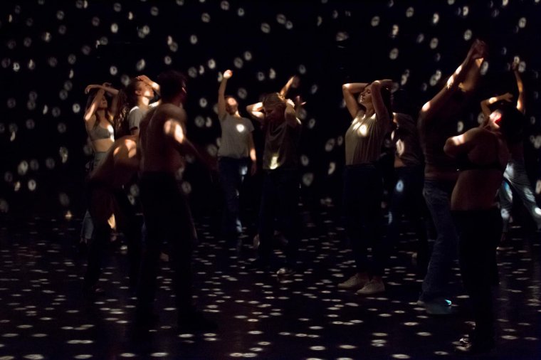 Táncoló test és lélek: közösségi élményt nyújtani nemtől, kortól, mozgáskészségtől függetlenül