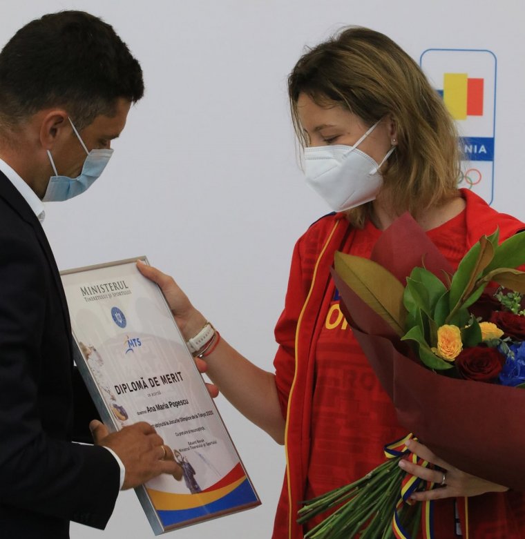 Szent a béke: bocsánatot kért egymástól Novák Eduárd sportminiszter és Ana Maria Popescu vívó