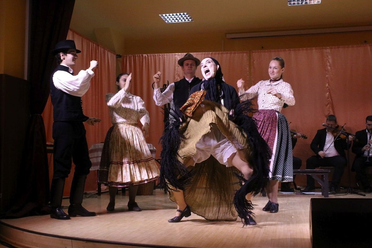 A Zördög című komédiát is viszi a turnéra a társulat •  Fotó: Aradi Kamaraszínház