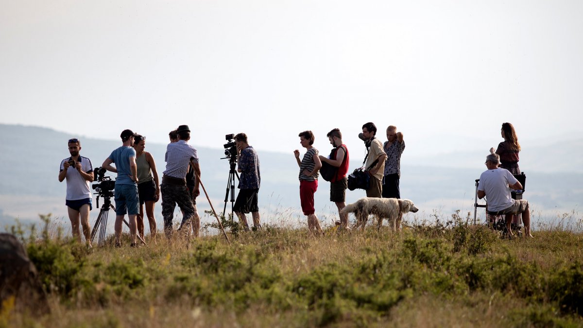 Több stáb is összeállt. Több szekcióban tanulhatták a fi lmgyártás fortélyait a Filmtett-tábor résztvevői Parajdon • Fotó: Pálos György