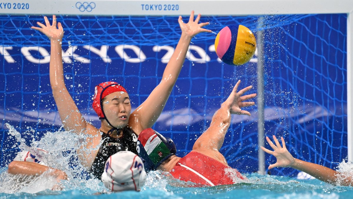 Parkes Rebecca gólt lő a japánoknak •  Fotó: MTI/Illyés Tibor