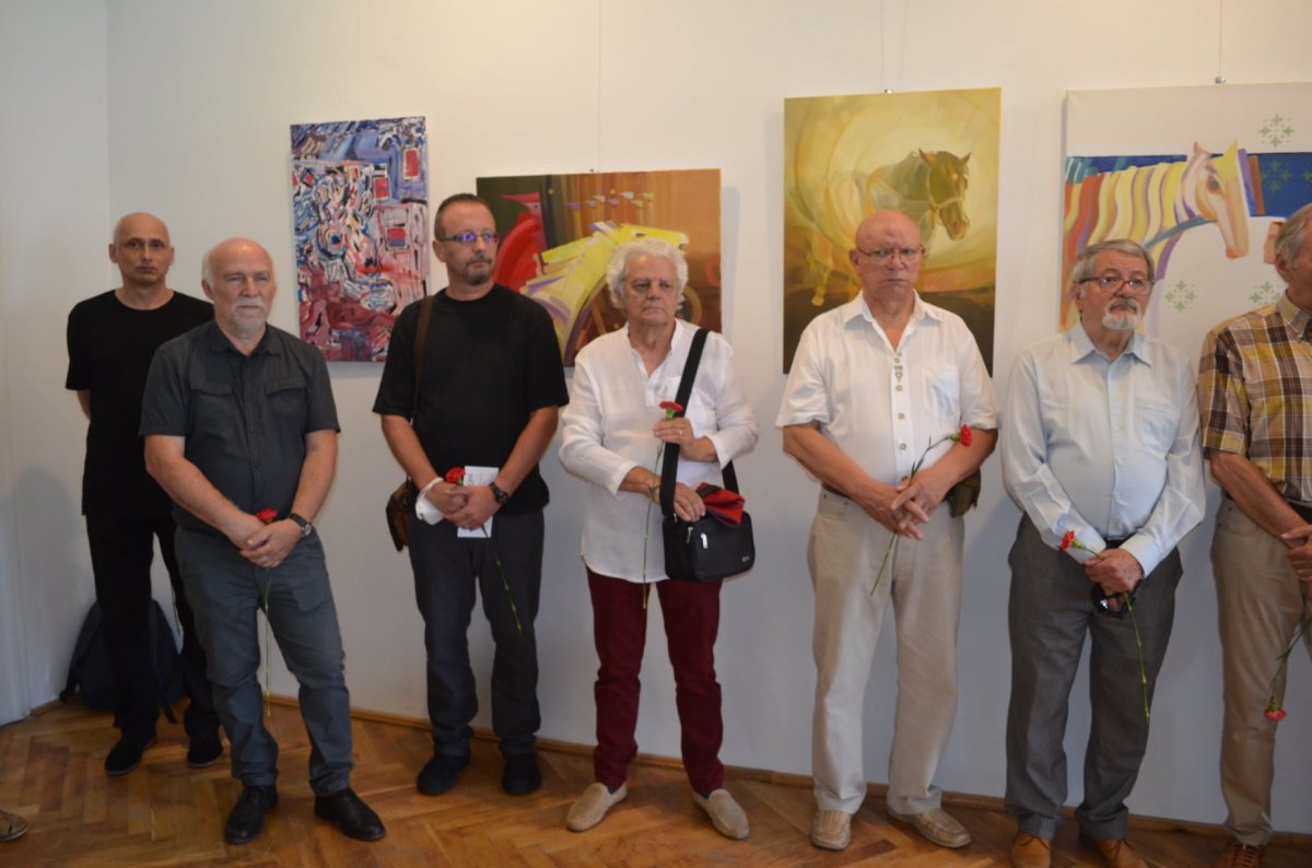 A lószimbólumokat közelíti meg az Incitato képzőművészeti kiállítás, amely augusztus 22-ig látogatható a kézdi múzeumban •  Fotó: Horváth László/Facebook