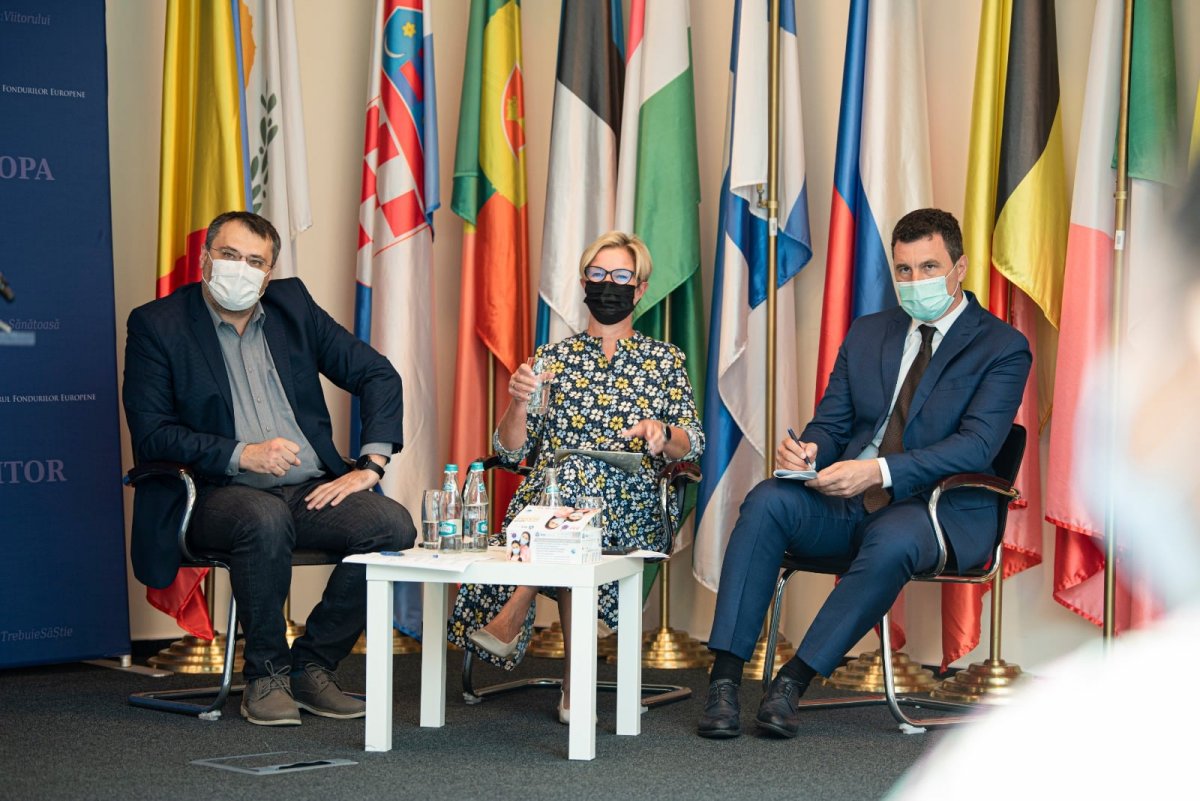 Cristian Ghinea európai alapokért felelős miniszter, Hegedüs Csilla államtitkár és Tánczos Barna környezetvédelmi miniszter a szerdai sajtótájékoztatón •  Fotó: RMDSZ