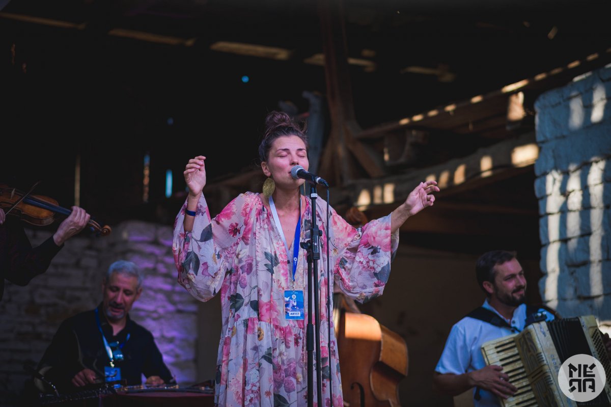 A bukaresti Corina Sîrghi și Taraful Jean Americanu fellépése •  Fotó: Orbán Eszter és Serar Szabolcs