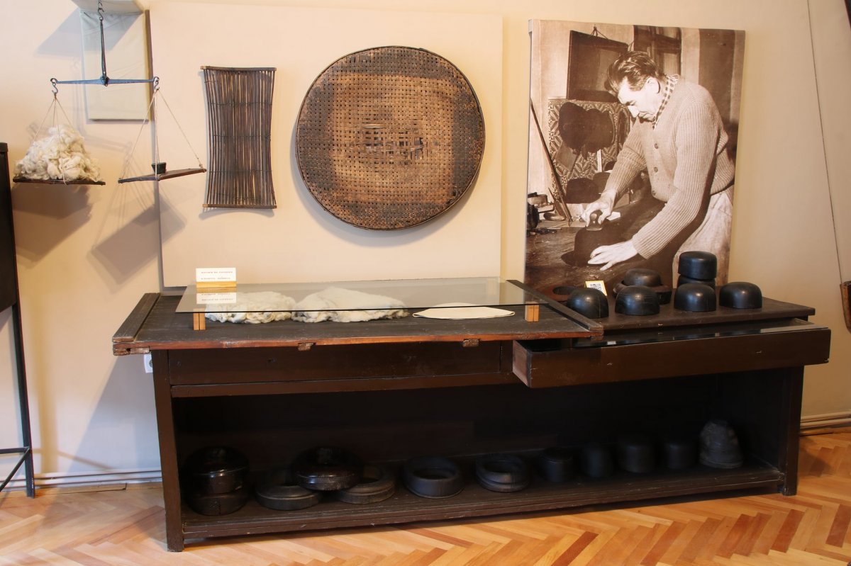 A híres kézdivásárhelyi céheket, régi mesterségeket is bemutatják a kézdivásárhelyi múzeum tárlatai •  Fotó: Incze László céhtörténeti múzeum