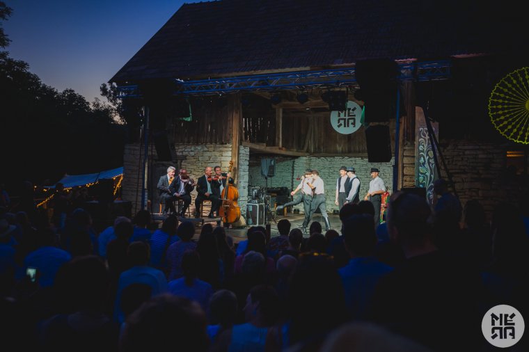 Kalotaszegi legényes, vibráló világzene Mérában