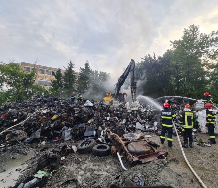Bírságot kell fizetnie annak a zilahi vállalatnak, amelynek szeméttelepén tűz ütött ki hétfőn