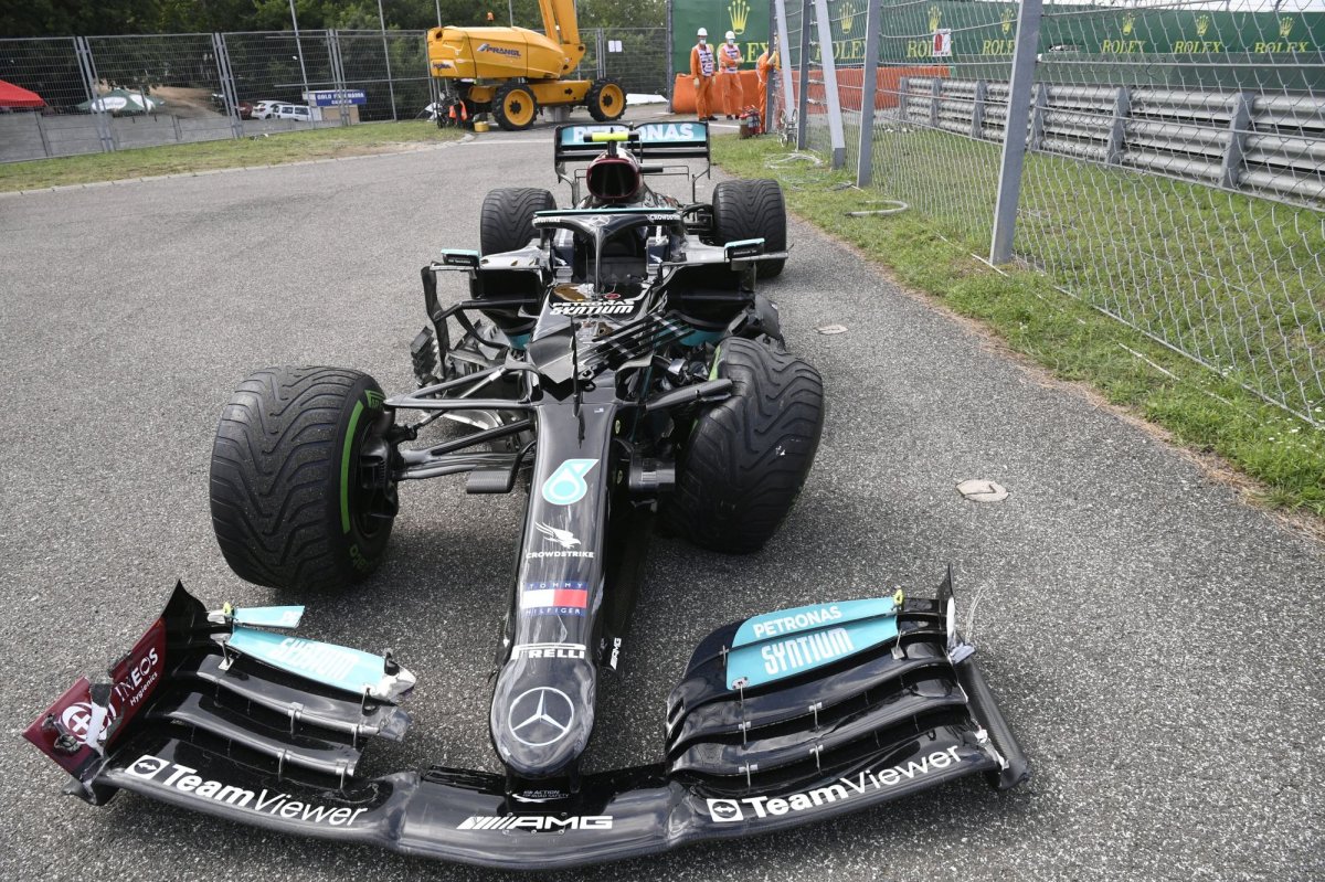 Valteri Bottas összetört autója •  Fotó: MTI/Szigetváry Zsolt