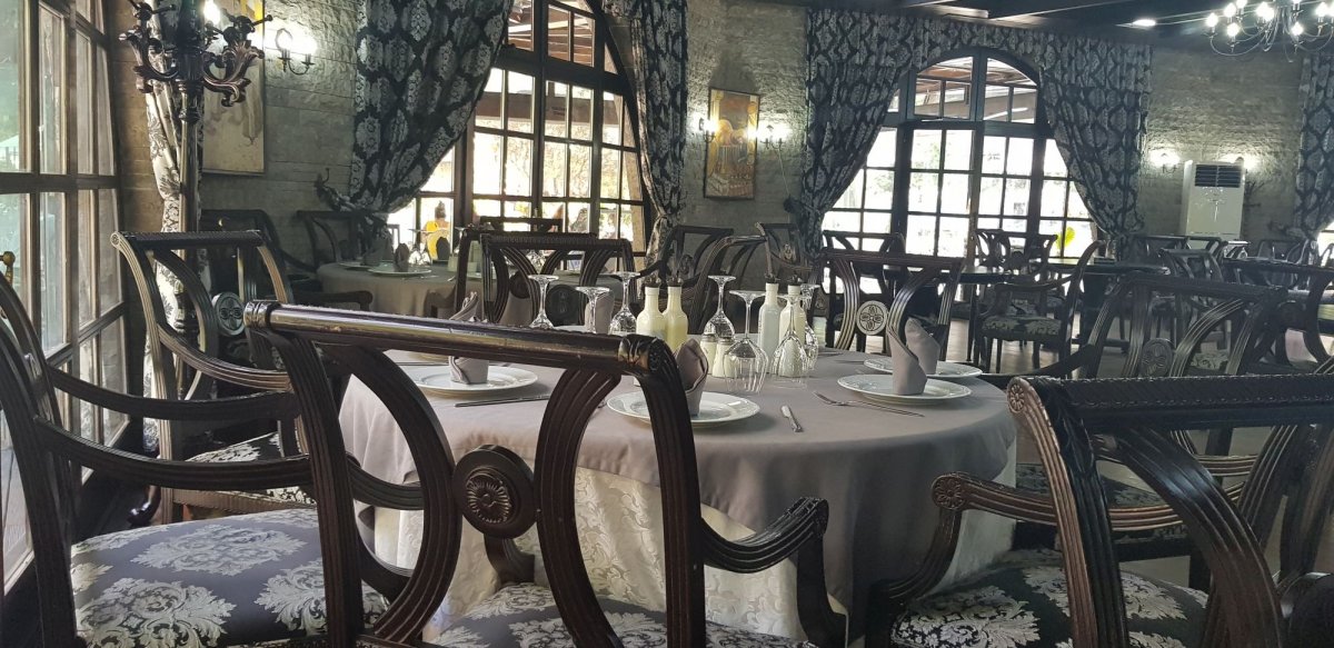 Elegáns albán étterem Shkodra belvárosában •  Fotó: Makkay József