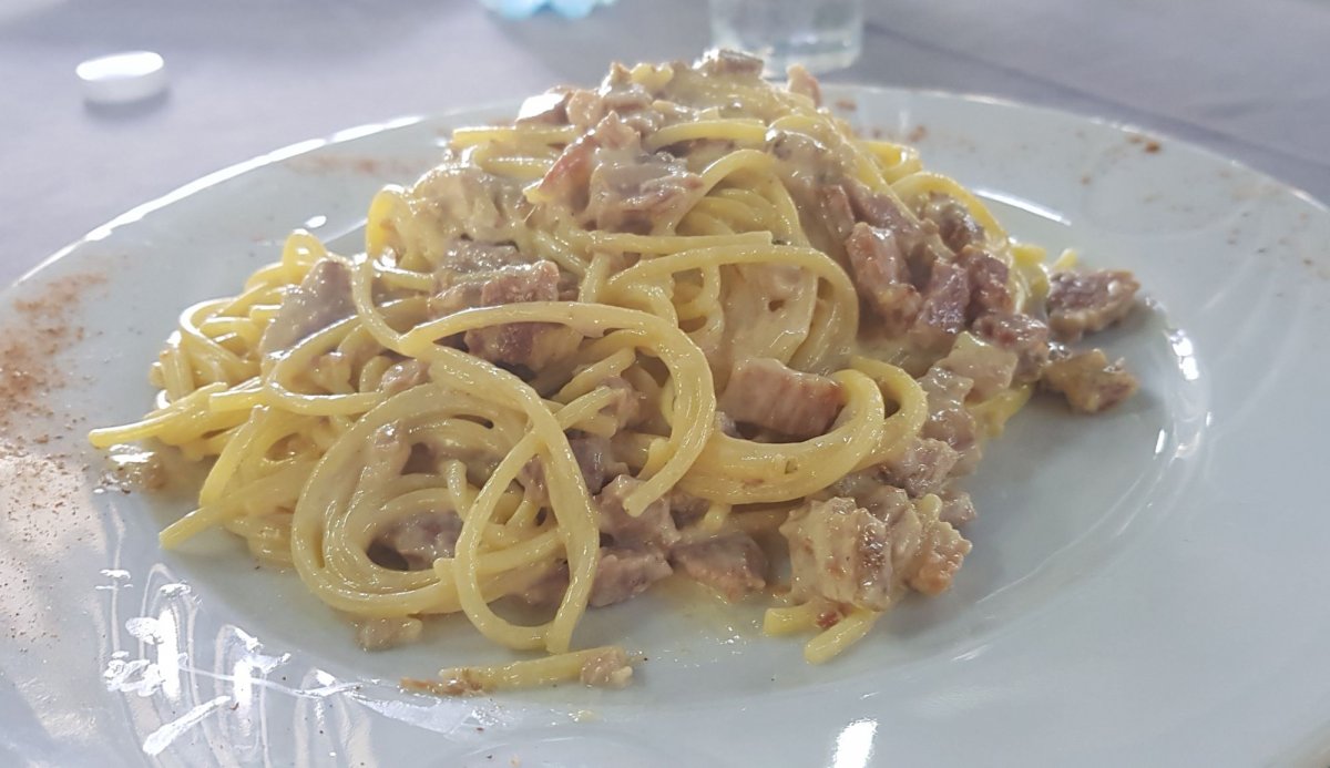 Carbonara házi sonkával, helyi recept szerint •  Fotó: Makkay József