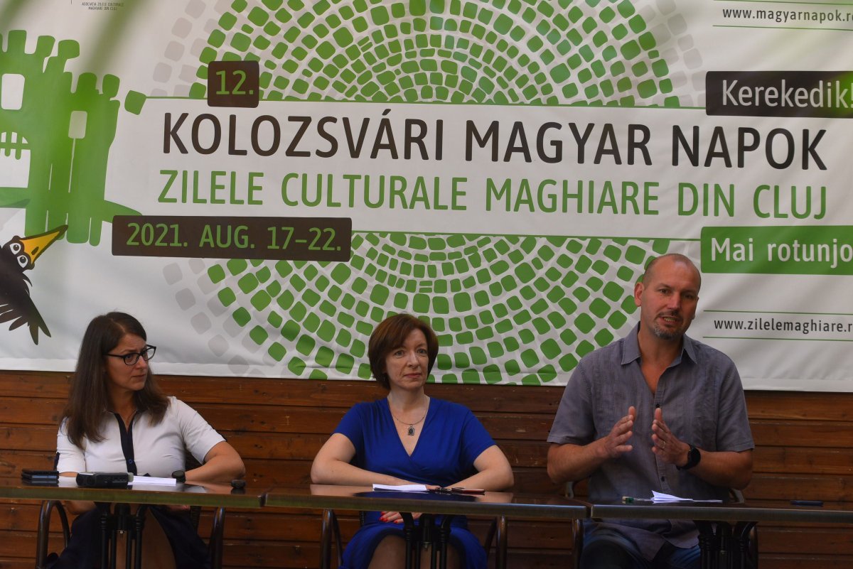 Oláh Emese, Kolozsvár alpolgármestere, Szabó Lilla, a KMN programigazgatója és Gergely Balázs, a KMN főszervezője, a Kincses Kolozsvár Egyesület elnöke tájékoztatta a sajtót a programkínálatról • Fotó: Vakarcs Loránd/Kolozsvári Magyar Napok
