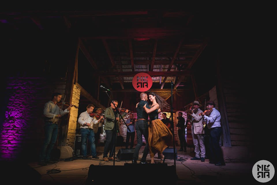 •  Fotó: Méra Világzenei Csűrfesztivál / Facebook