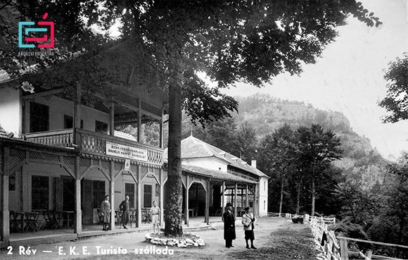 Vissza a gyökerekhez. Eredeti állapotában lesz látható az EKE egykori turistaszállója •  Fotó: Körösvidéki Múzeum archívuma