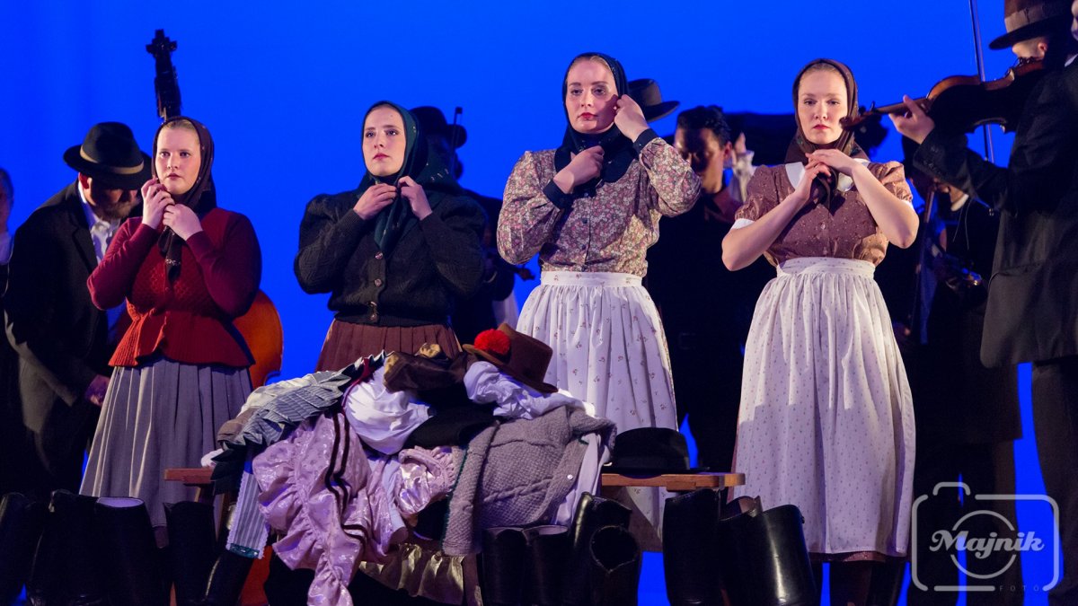 •  Fotó: Aradi Kamaraszínház