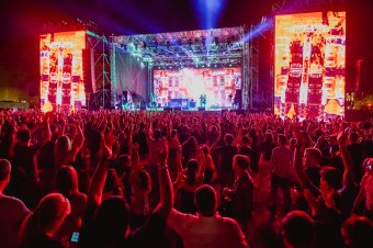 Aki unja a buszozást, helikopterrel is utazhat az Electric Castle fesztiválra