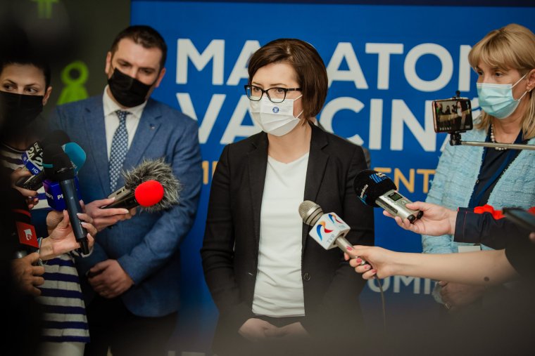 Nem oda Buda: törvénymódosítás nélkül nem kapnak ingyen védőmaszkot a diákok