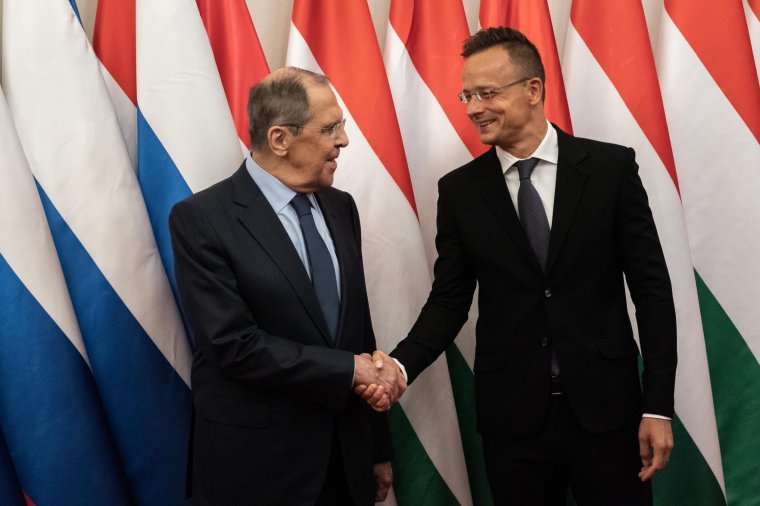 Szijjártó: konfliktus helyett jobb a kulturált együttműködés Kelet és Nyugat között