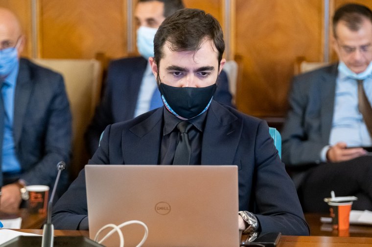 Véget vetne a kormány a Năstase idején kinevezett különleges privatizációs ügyintézők „pénzelszívásának”