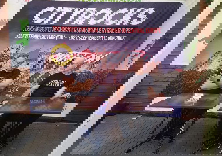 Metallica-, Depeche Mode-slágerek csendülnek fel a CityRocks rockzenei flashmobon Bonchidán