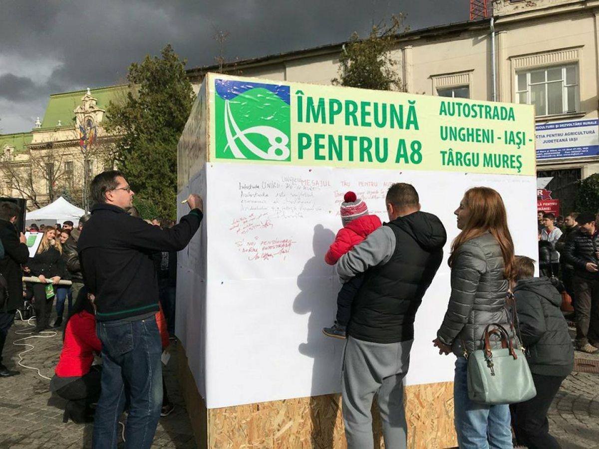 A civilek évek óta küzdenek az A8-as ért •  Fotó: Facebook/Împreună pentru A8