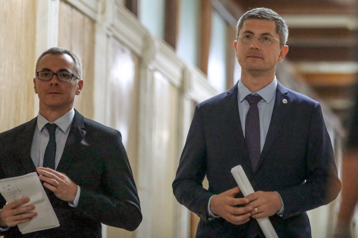 A Dan Barna (jobbra) vezette USR-PLUS kiáll az igazságügyi minisztérium éléről menesztett Stelian Ion (balra) mellett •  Fotó: Dan Barna/Facebook