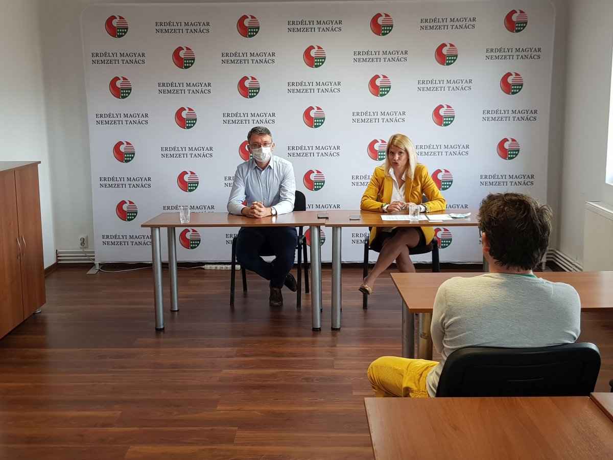 Csomortányi István és Sándor Krisztina kiemelte az EMNP és az EMNT közötti hatékony együttműködést •  Fotó: Rostás Szabolcs