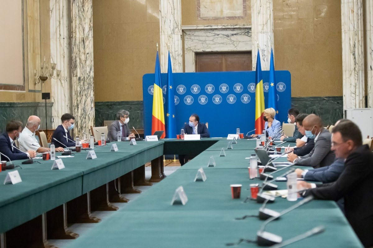 Az energiaárak alakulásáról egyeztetettek kedden a kormány, illetve illetékes hatóságok képviselői •  Fotó: Gov.ro