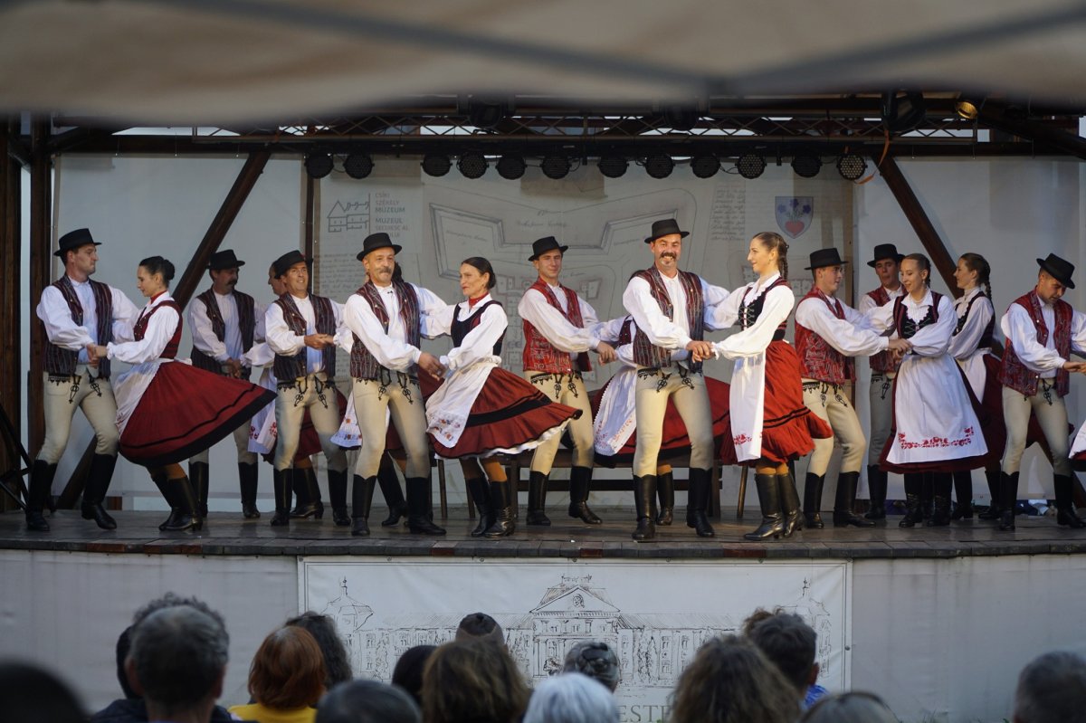 • Fotó: Hargita Nemzeti Székely Népi Együttes