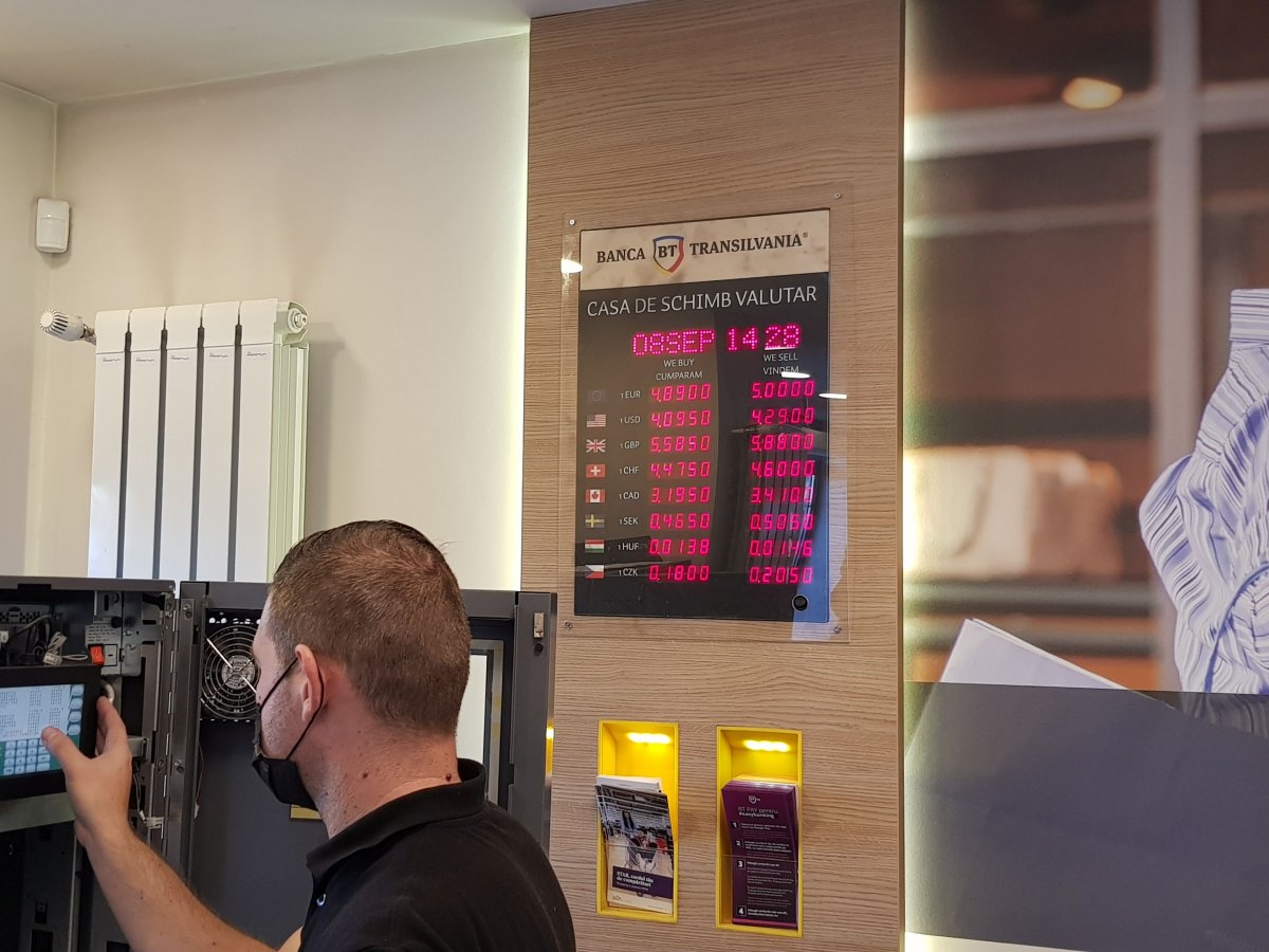 A kereskedelmi bankoknál szeptember elején már átlépte az 5 lejes küszöböt az euró árfolyama •  Fotó: Rostás Szabolcs