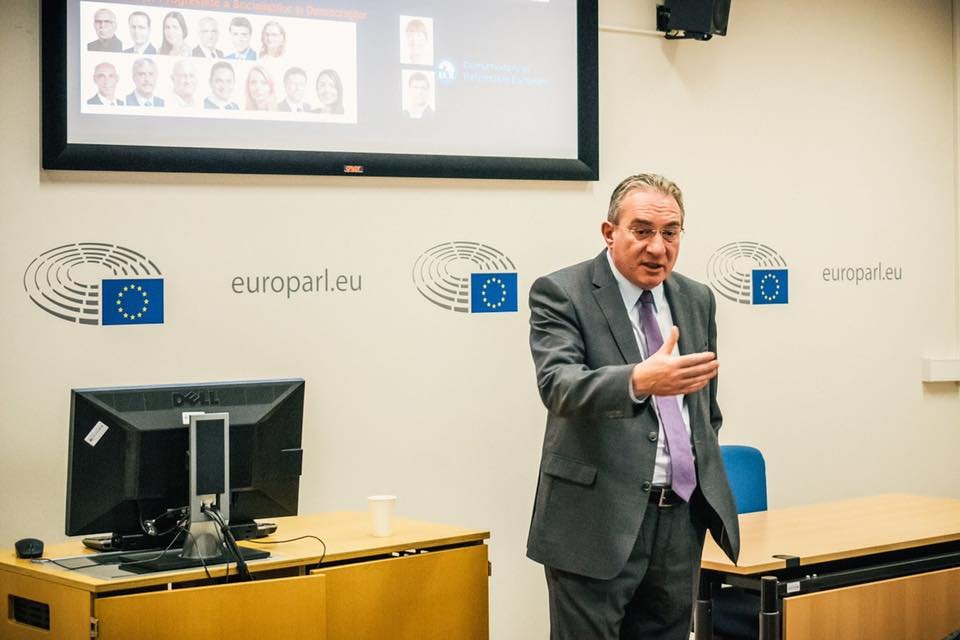 Winkler Gyula 2007, azaz Románia uniós csatlakozása óta EP-képviselő •  Fotó: Facebook/Kolozs Megyei Ifjúsági Fórum - Kifor