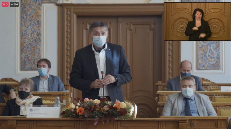 „Az oktatás fontos, de az emberi életek fontosabbak” – a Báthory-örökség jegyében kezdődött az egyetemi év a BBTE-n