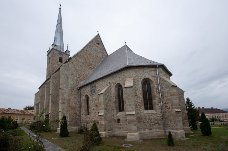 Átadták a felújított dési református templomot: a kazettás mennyezet és az egyedülálló padlástér is új fényt kapott