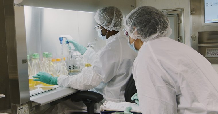 A koronavírussal fertőzött betegek kezelésére szolgáló gyógyszer beszerzésére írt alá szerződést az Európai Bizottság