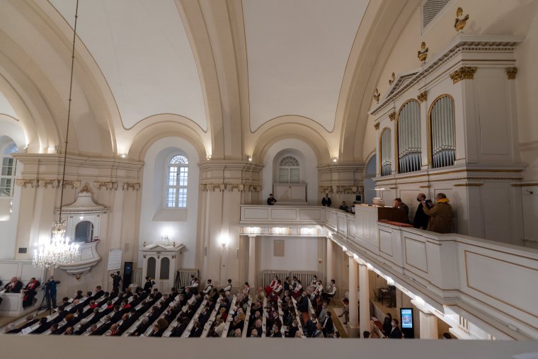 „Szent hajlékod immár ékes” – újraszentelték a gyönyörűen restaurált kolozsvári evangélikus templomot