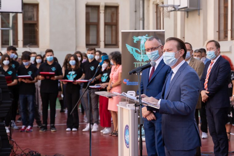 Cîţu szerint a tét az oktatás 21. századi szintre emelése – Elfogadják a Képzett Románia projekt jogszabályát