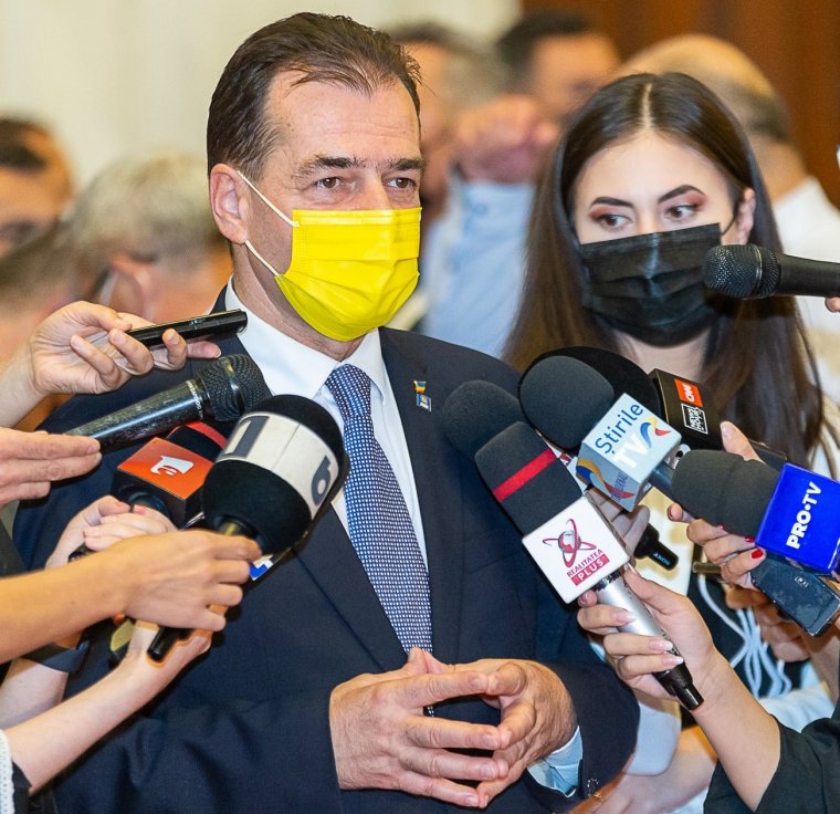Orban szerint a SRI segédletével „pártpuccs” történt a PNL-ben, Iohannis pedig alkotmányt sértett
