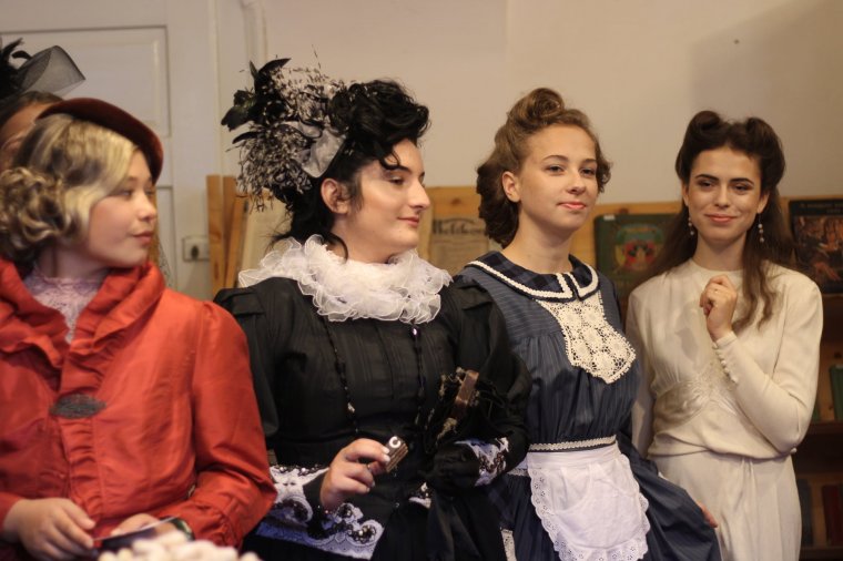 A mai ízlést formáló nosztalgia-divatbemutató Sepsiszentgyörgyön