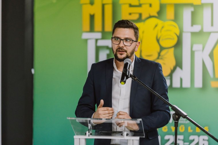 Újraválasztották a Miért élére a korábban ittas vezetés miatt bajba került Olteán Csongort