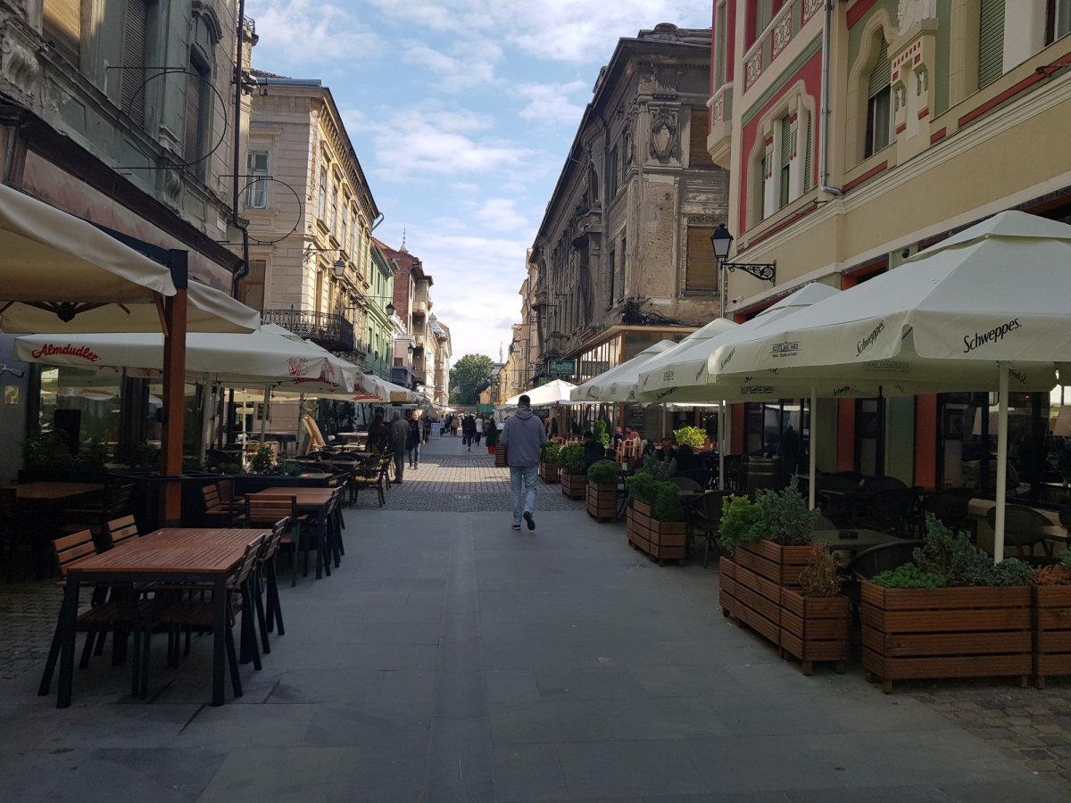 A temesvári Jenő herceg utca étteremsora •  Fotó: Kisréti Zsombor
