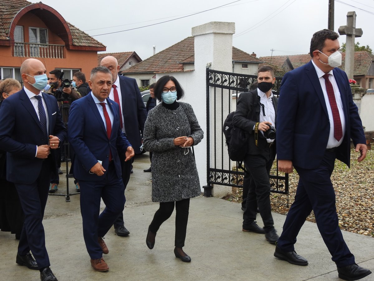 Brendus Réka, Potapi Árpád és Pataki Csaba a templomszentelésre érkeznek •  Fotó: Makkay József