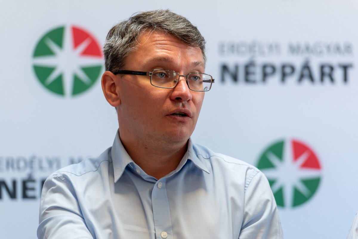 Csomortányi István a kétpólusú erdélyi magyar rendszer előnyeit ismertette •  Fotó: MTI/Kiss Gábor