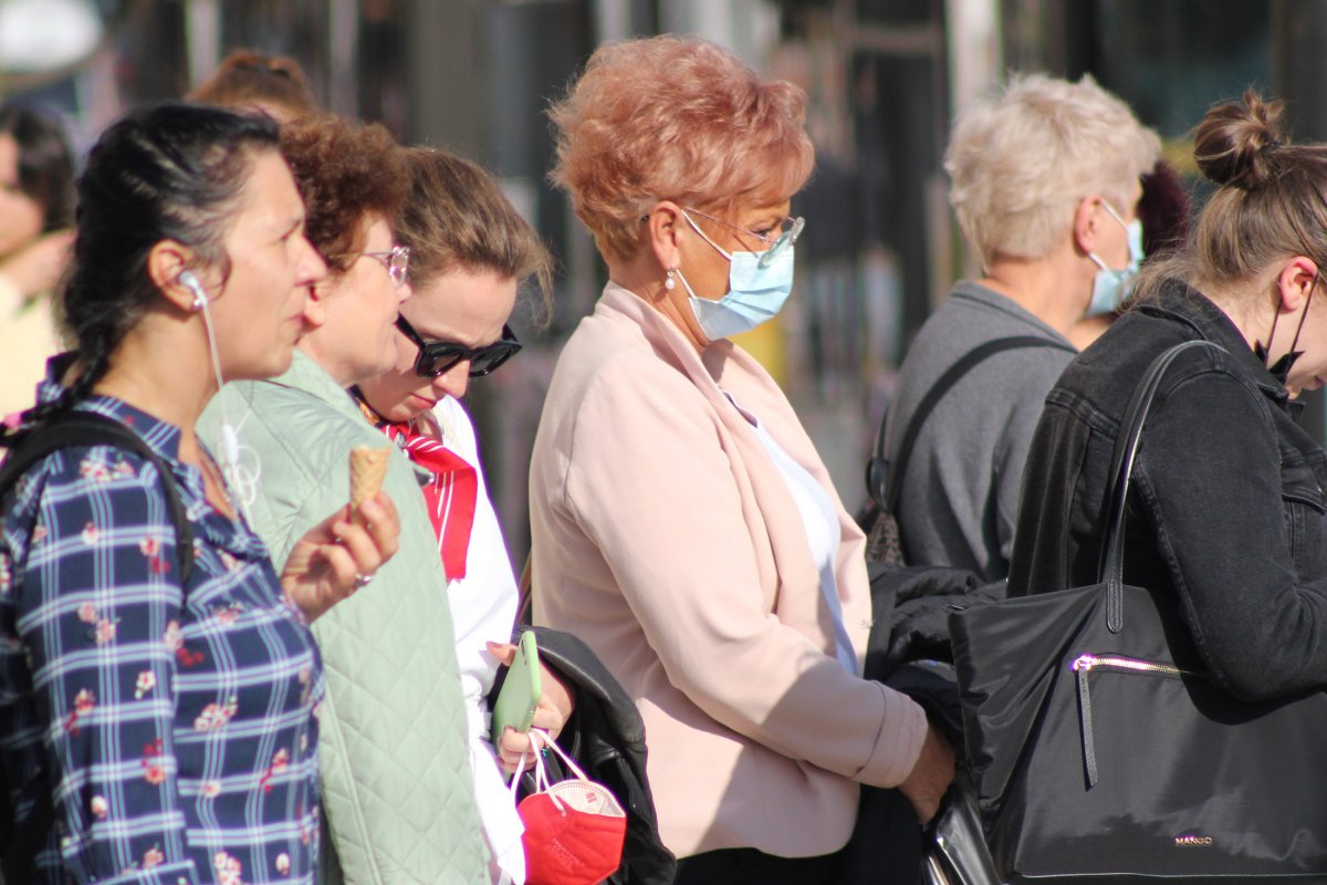 Nem kell új korlátozásoktól tartani, de a maszkviselést ajánlják a hatóságok •  Fotó: Jakab Mónika