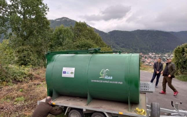 Várják a hívatlan vendéget. Egy felnőtt medve befogása 1750 lejbe kerül •  Fotó: Brassói polgármesteri hivatal