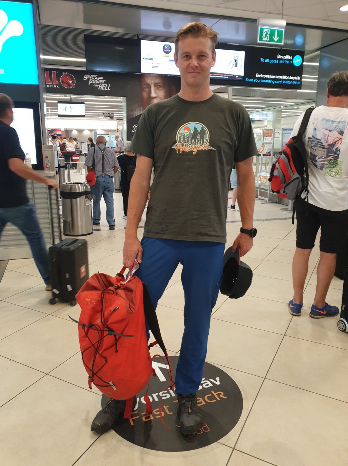 Útra kelt. Varga Csaba nagyváradi hegymászó új célja a nepáli Dhaulagiri 8167 méter magas csúcsa •  Fotó: Facebook/ Hazajáró