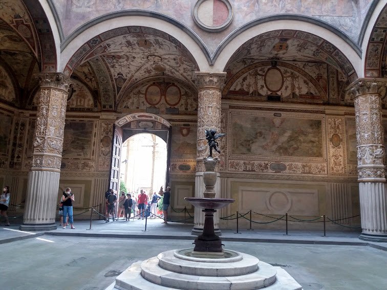 A firenzei városháza, a Palazzo Vecchio belső udvara •  Fotó: Pap Melinda