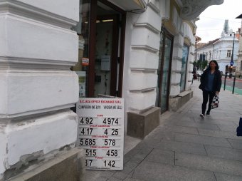 Megállíthatatlan az arany drágulása, a lej fittyet hány az elemzők jóslataira