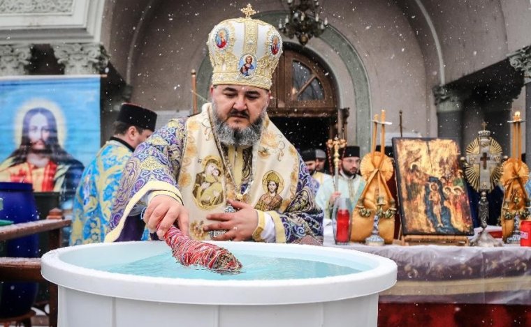 Bűnvádi eljárás a lejárt szavatosságú vakcinákról, szándékos kórháztüzekről beszélő ortodox püspök ellen