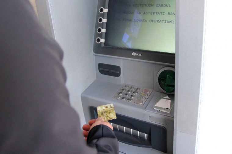 Enyhén nőttek a romániai háztartások lejmegtakarításai, de csökkent a devizabetétek értéke