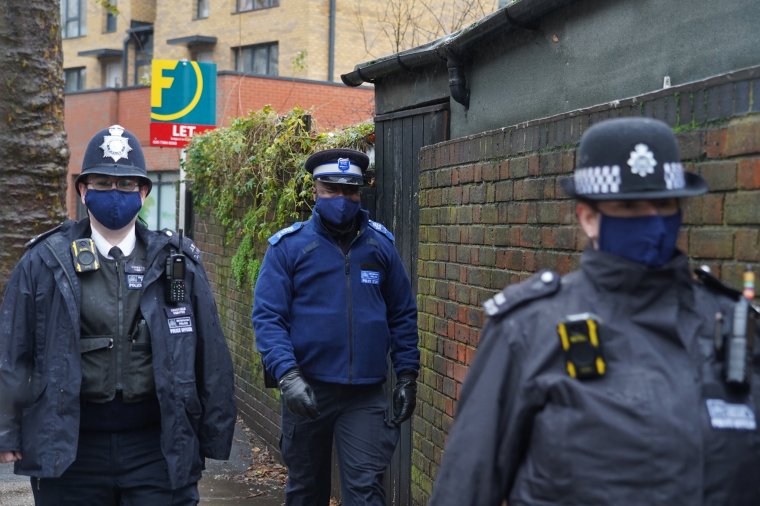 Jövő héttől már a buszon sem kötelező a maszkviselés Angliában