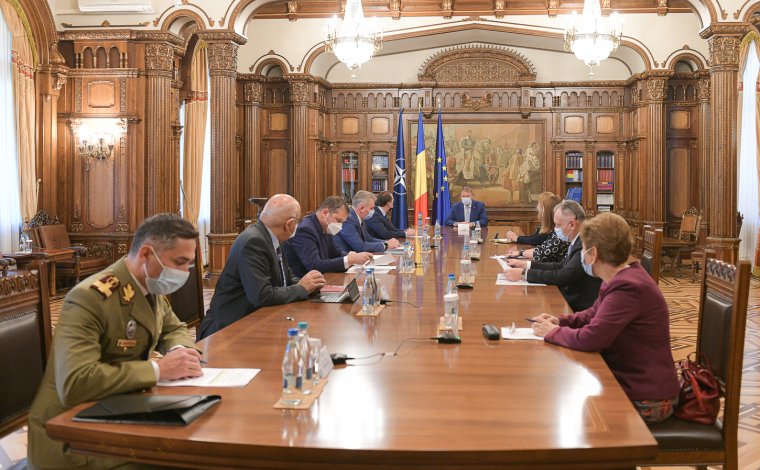 Szigorítják a korlátozásokat, kéthetes tanítási szünet, kötelező lesz a Covid-igazolvány